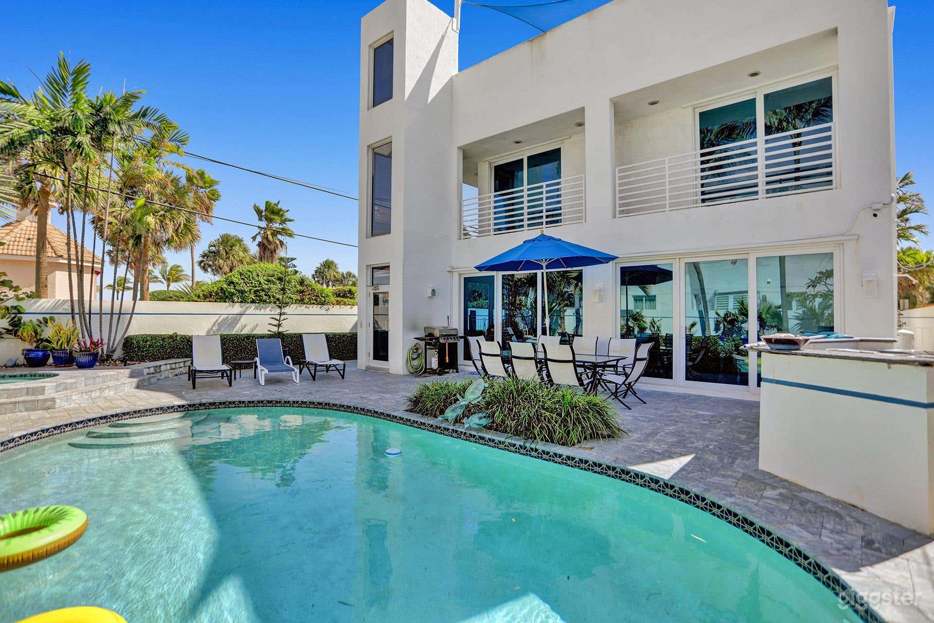 Luxury Beach Villa  Photo 1