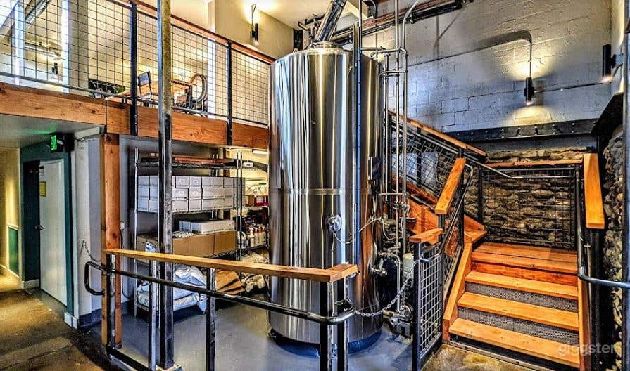 Enticing Taproom and Bar Photo 4