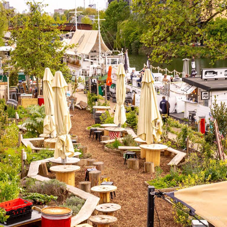  Bright Garden Pods with Great Atmosphere 