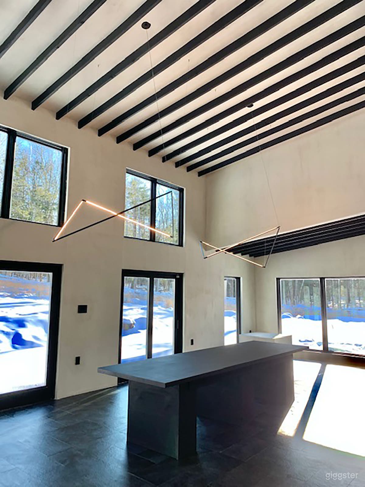 Big Room - double height 