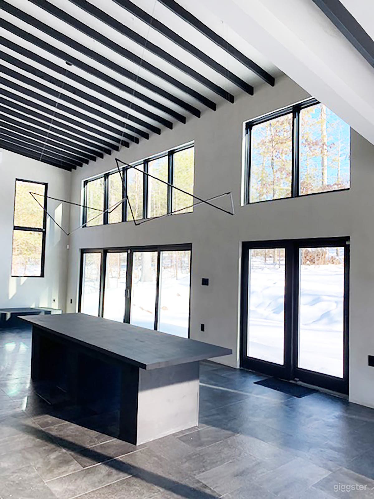 Big Room - double height 