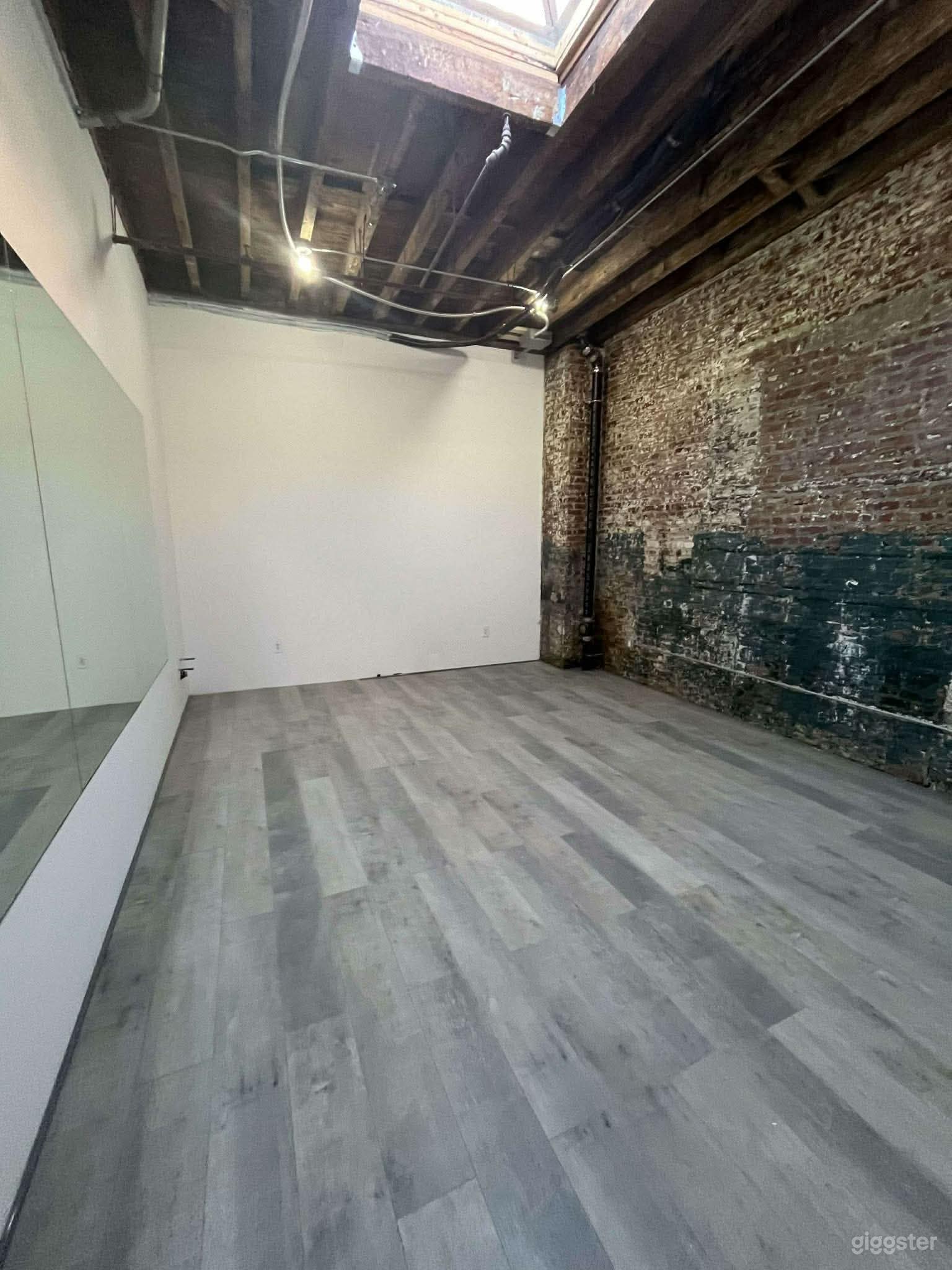 Room1– Spacious Mirrored Dance Studio for Rehearsals & Class Photo 4