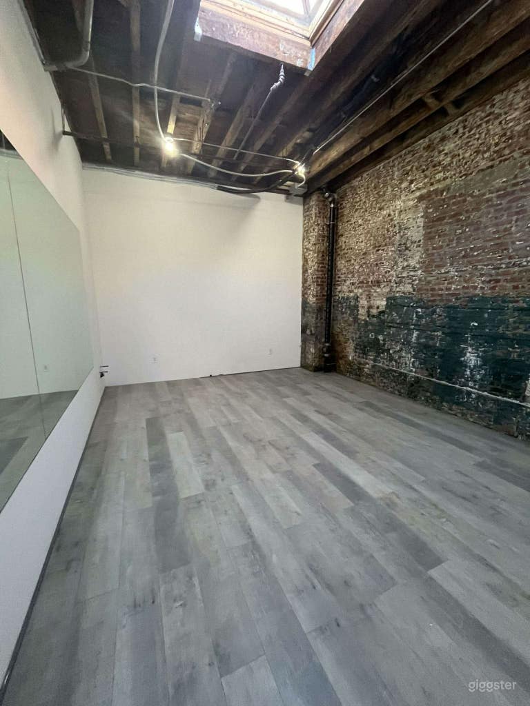  Room1– Spacious Mirrored Dance Studio for Rehearsals & Class 