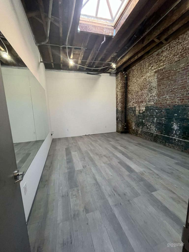  Room1– Spacious Mirrored Dance Studio for Rehearsals & Class 