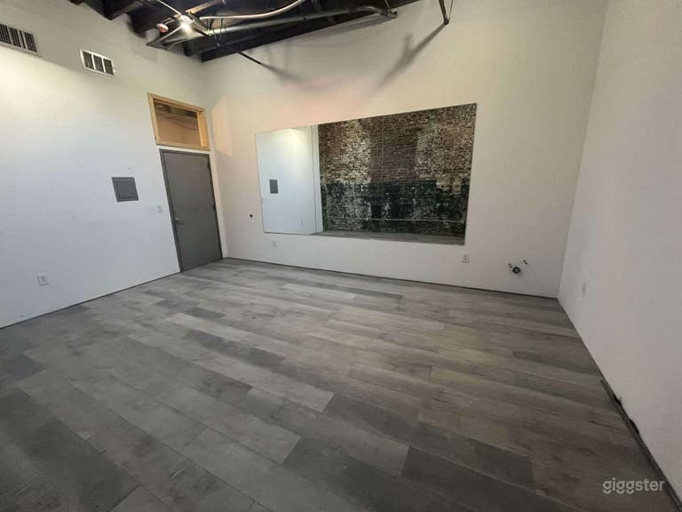 Room1– Spacious Mirrored Dance Studio for Rehearsals & Class 