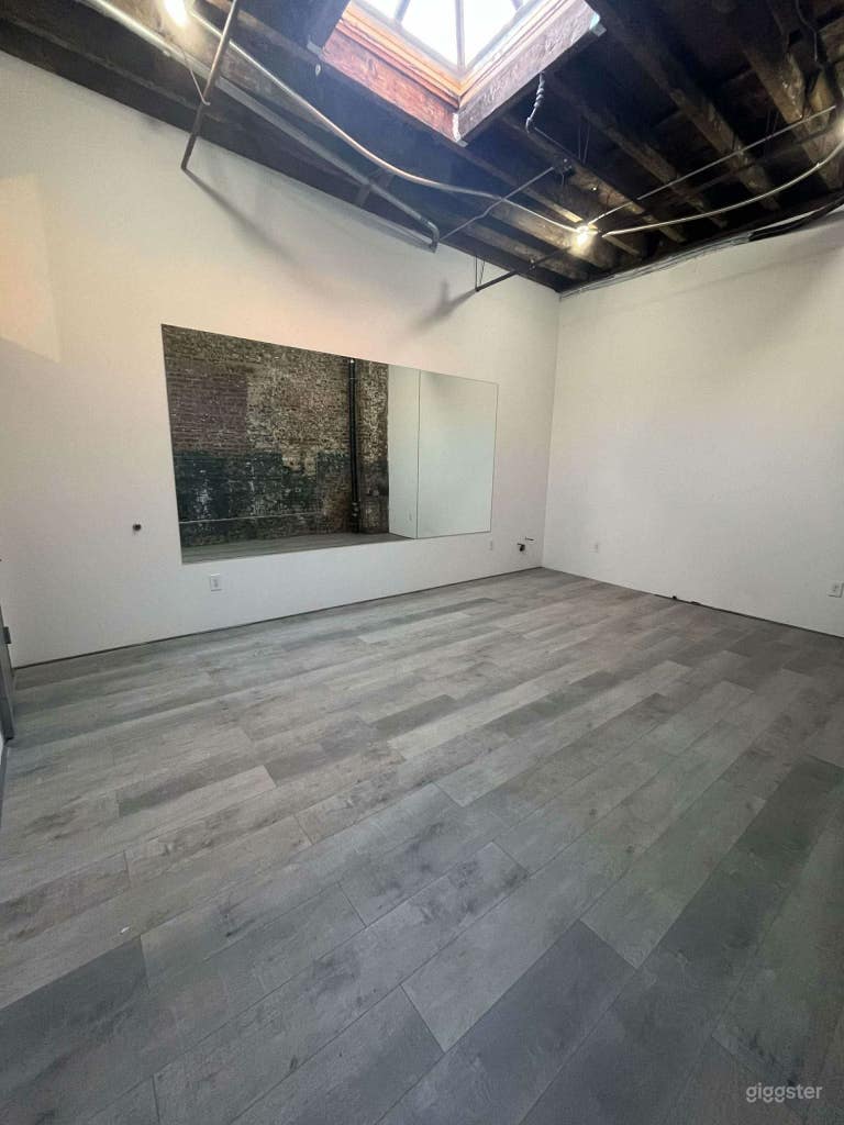  Room1– Spacious Mirrored Dance Studio for Rehearsals & Class 