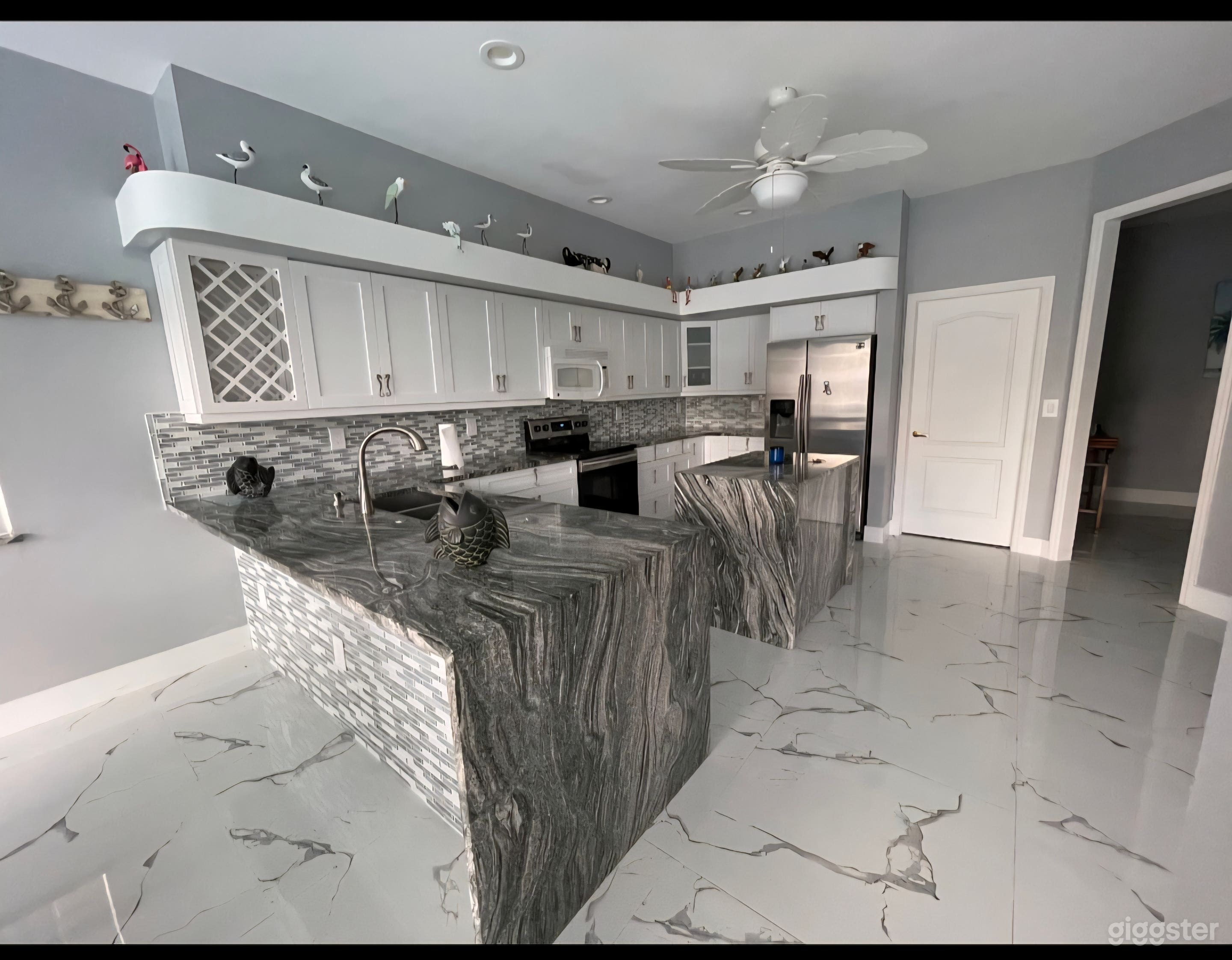 Luxury Blue House, Heated Pool, BBQ, Waterfront, Games. Photo 2