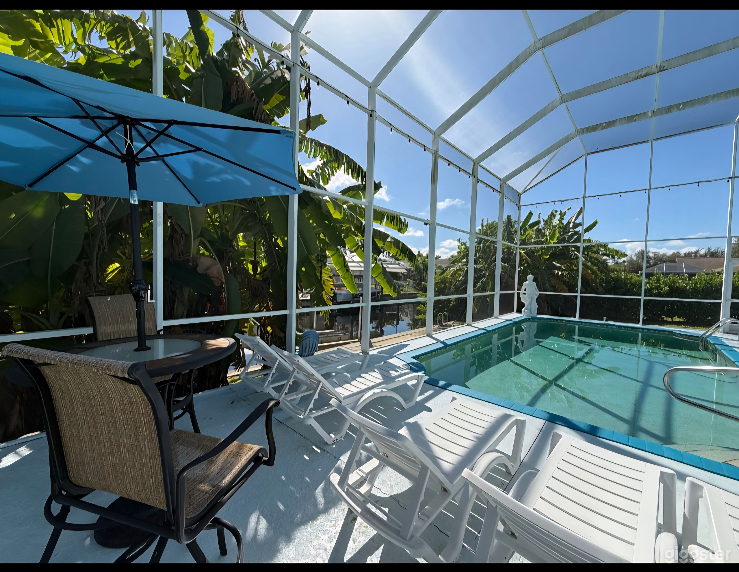 Luxury Blue House, Heated Pool, BBQ, Waterfront, Games. Photo 4