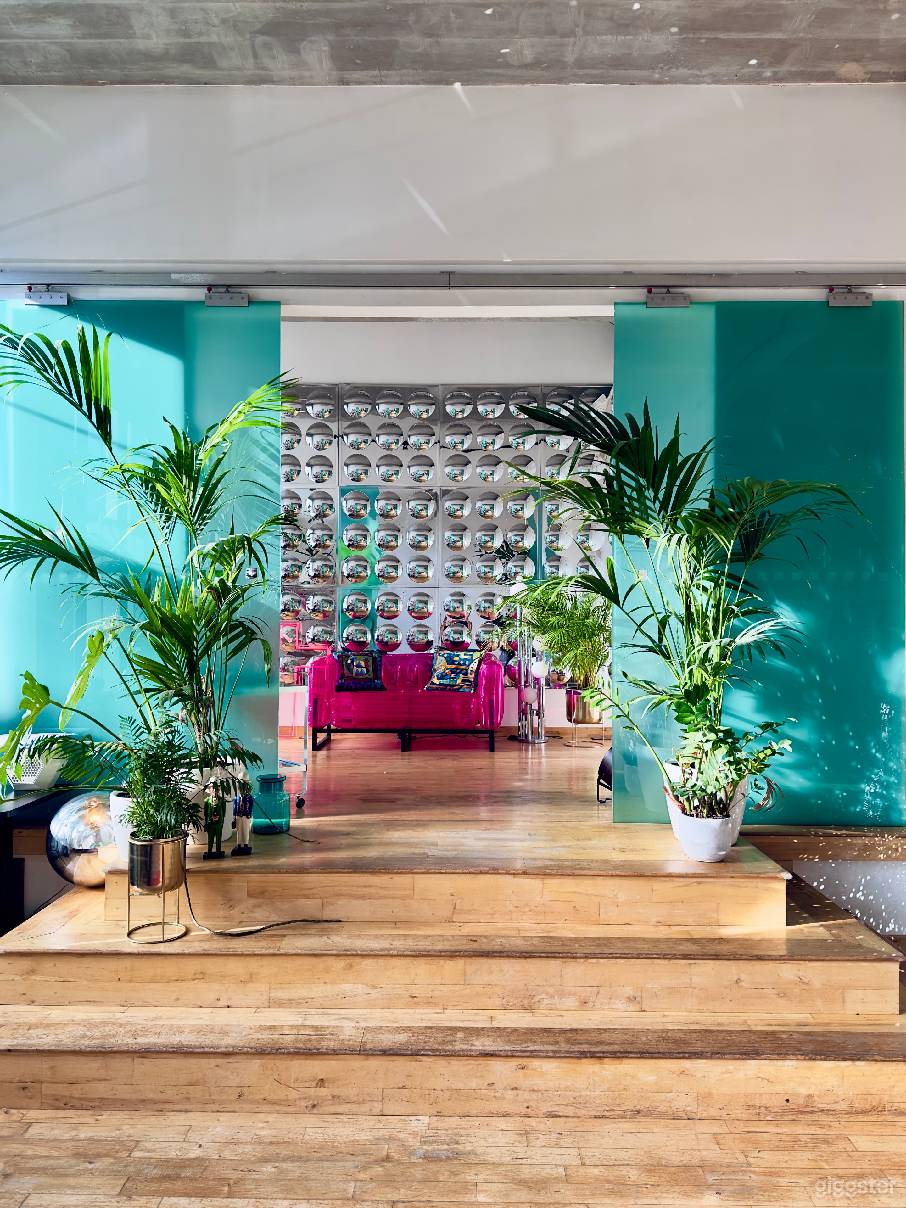 Dreamy Disco Hackney Loft -1970s Disco Vibes  Photo 3