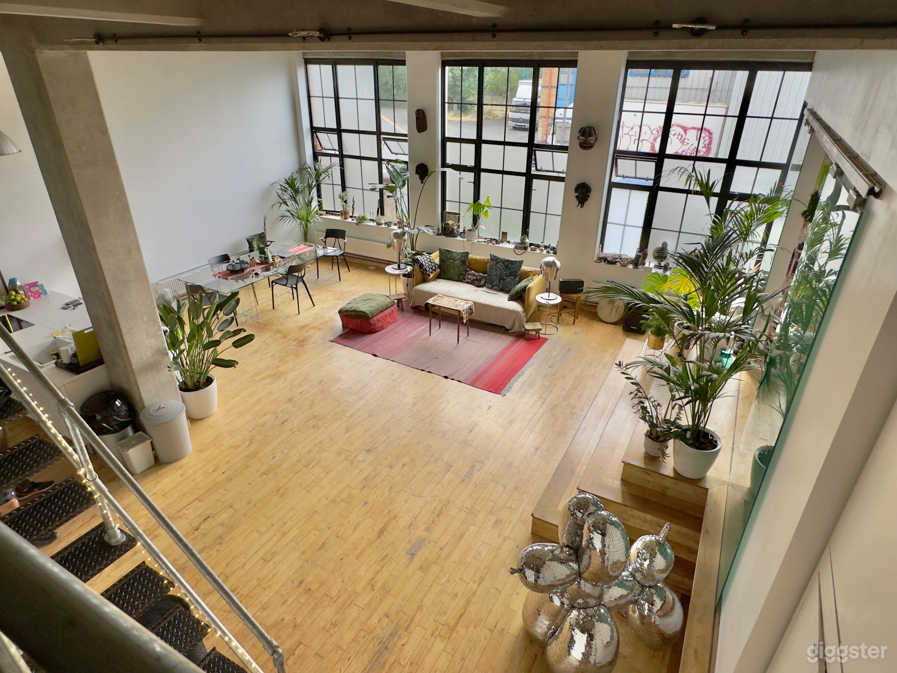 Dreamy Disco Hackney Loft -1970s Disco Vibes  Photo 4