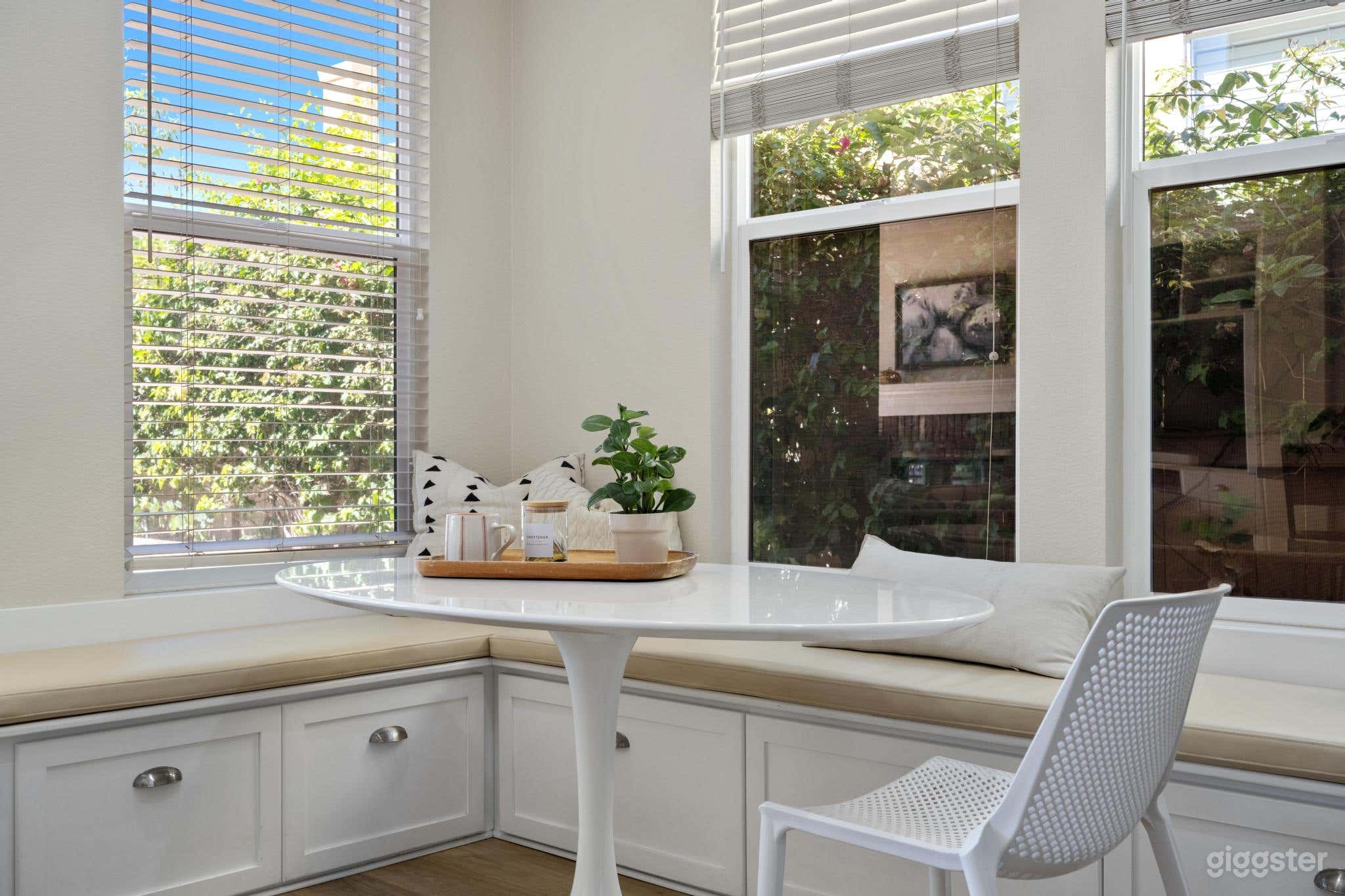 Kitchen dining table with art deco vibes