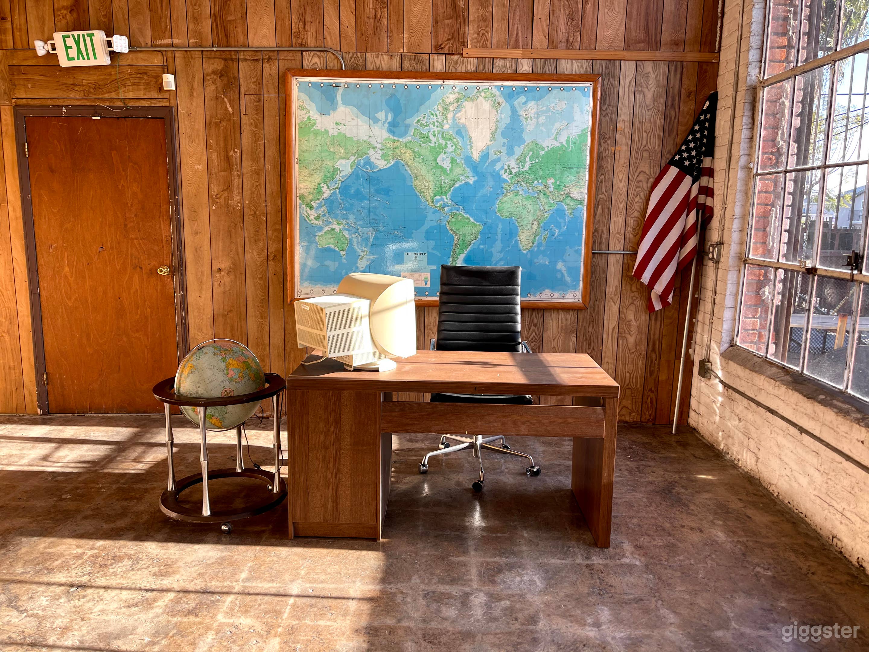 Retro Office Standing Set Location in LA Photo 4