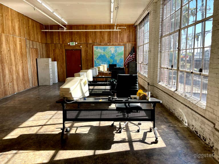  Retro Office Standing Set Location in LA 