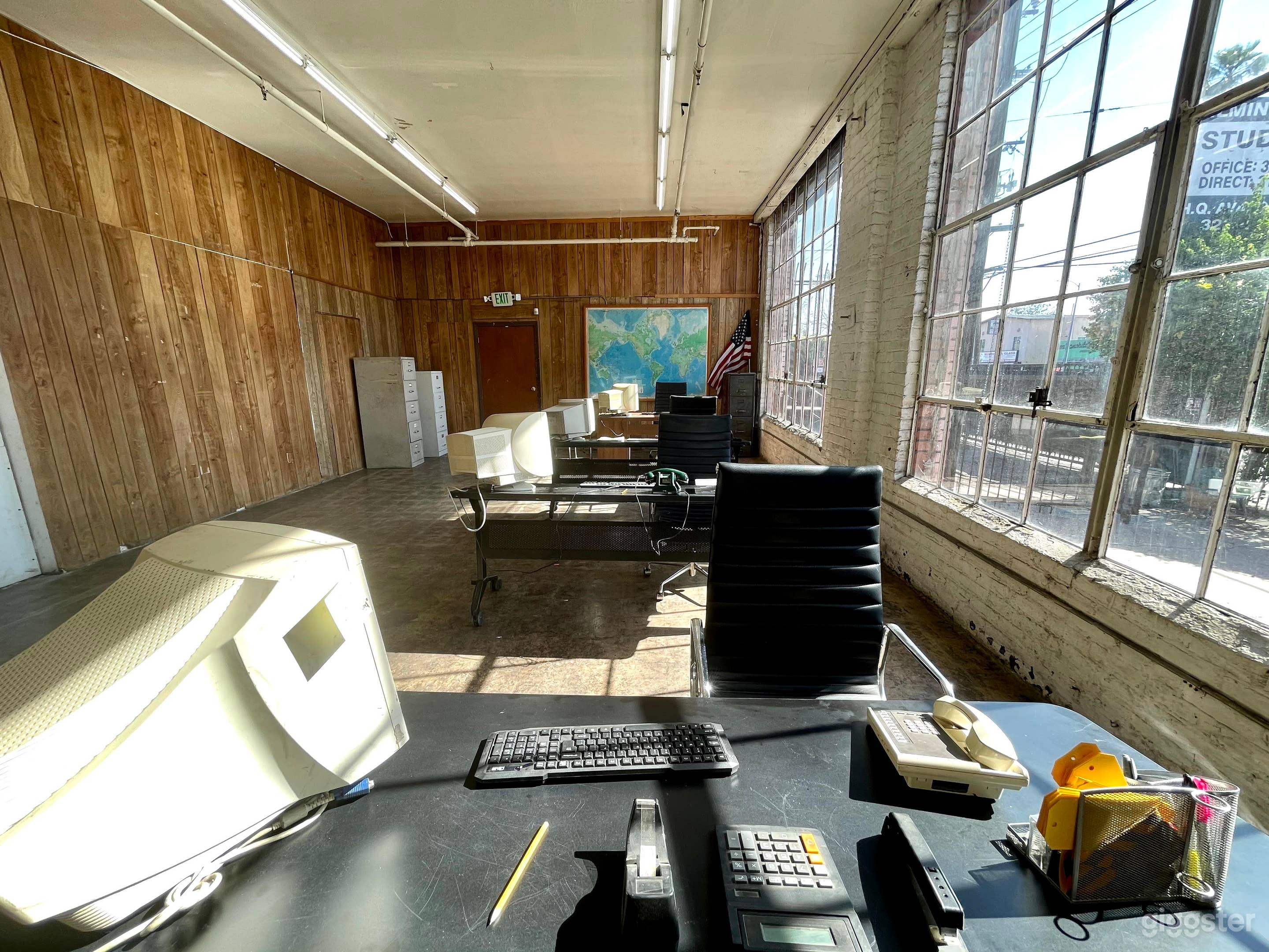 Retro Office Standing Set Location in LA Photo 3