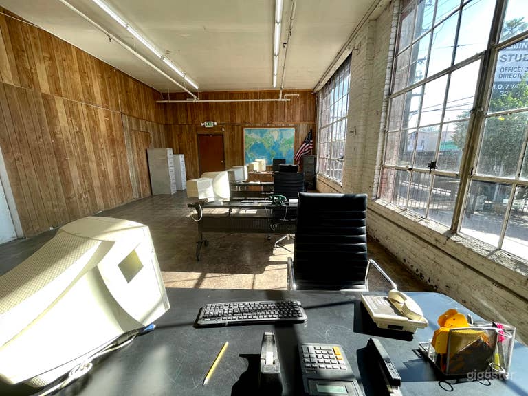  Retro Office Standing Set Location in LA 