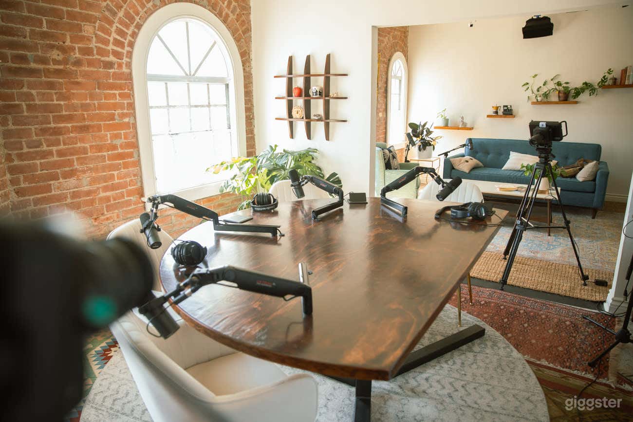 Podcast Studio (w/ two looks) on Melrose Photo 1