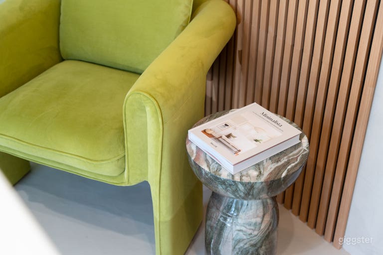  Comfy reception area 