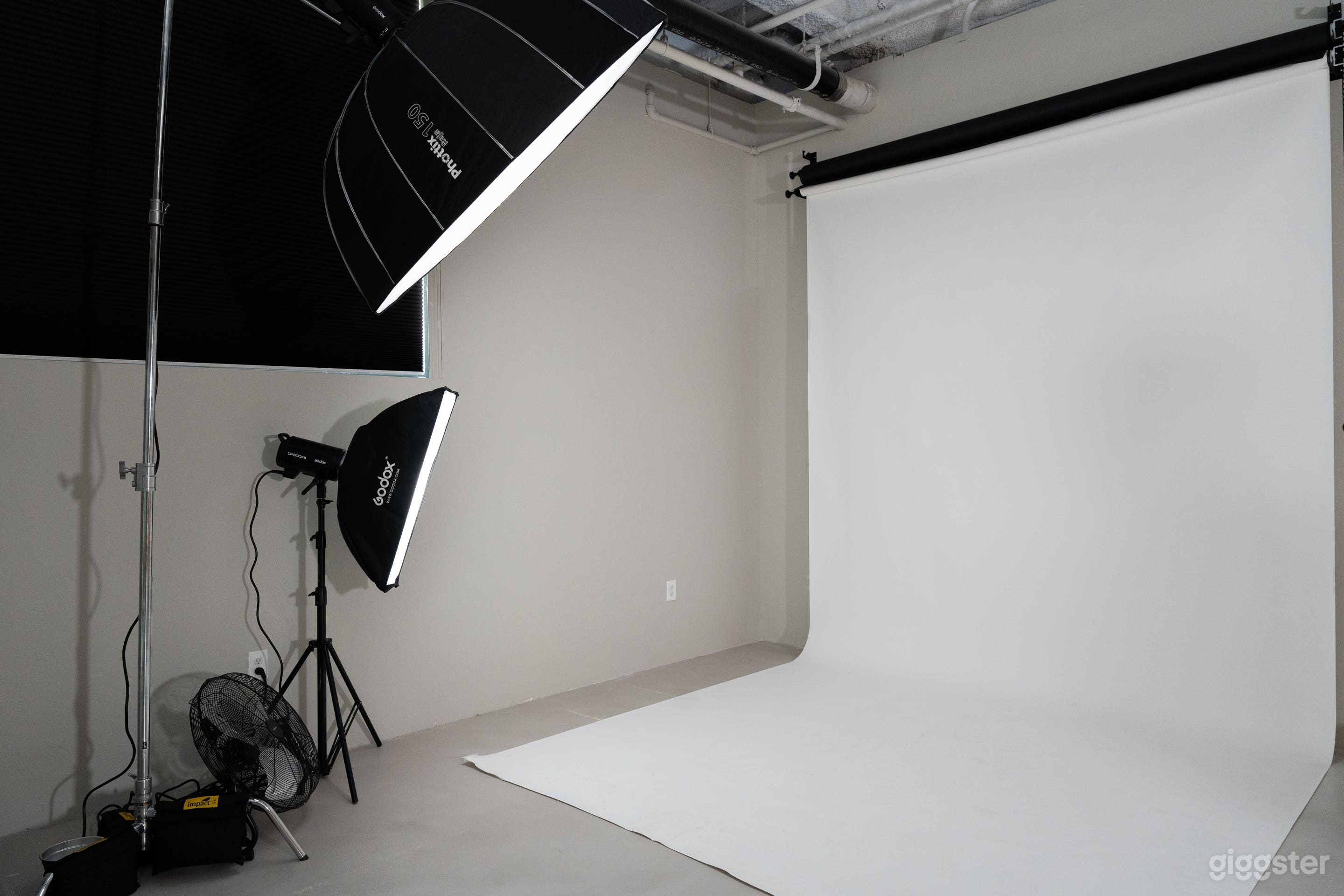 Professional lightning: Godox FH50R 
LED light: Godox DP600IIIV 600Ws
Umbrella light: Godox Portable 120cm/47.2" Umbrella Octagon Softbox Reflector with Carrying Bag for Studio Photo Flash Speedlight