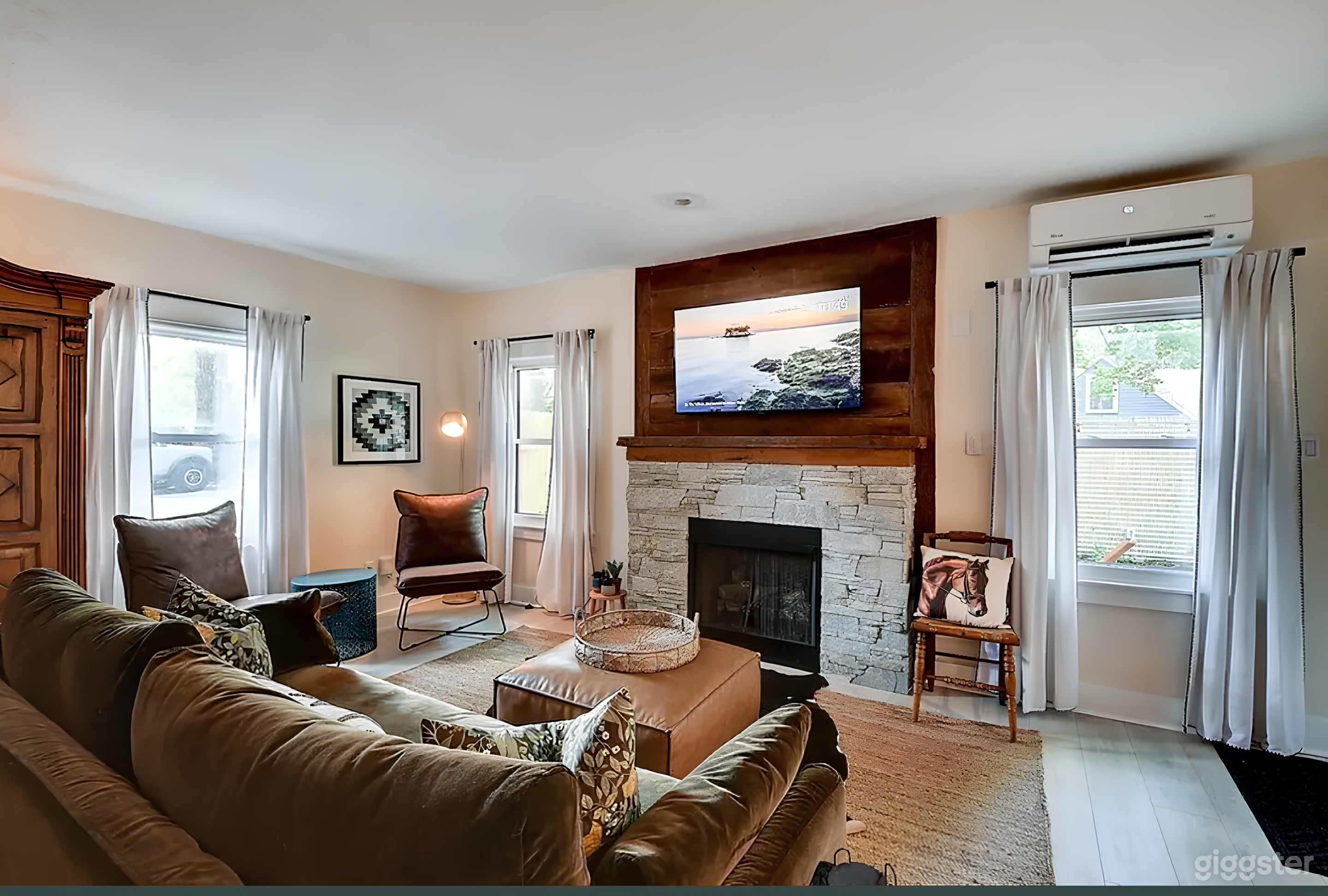 Black Barn Indy  Photo 1