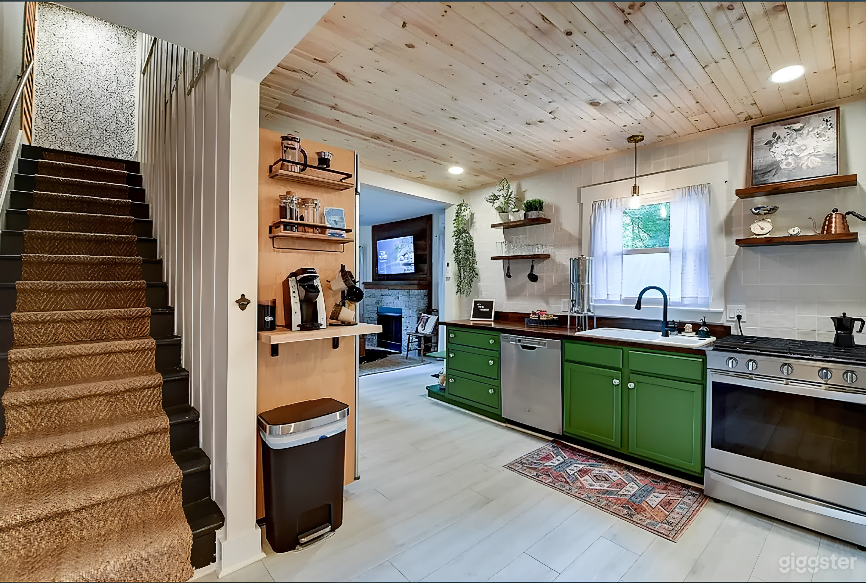 Black Barn Indy  Photo 2