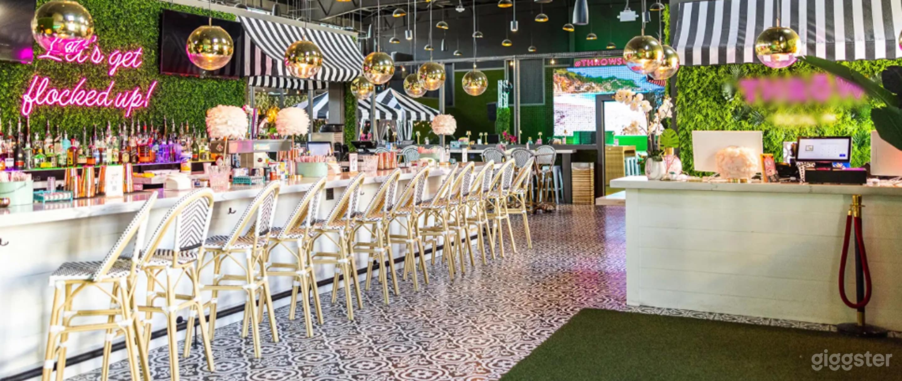 Vibrant and Dynamic Entertainment Venue Photo 3