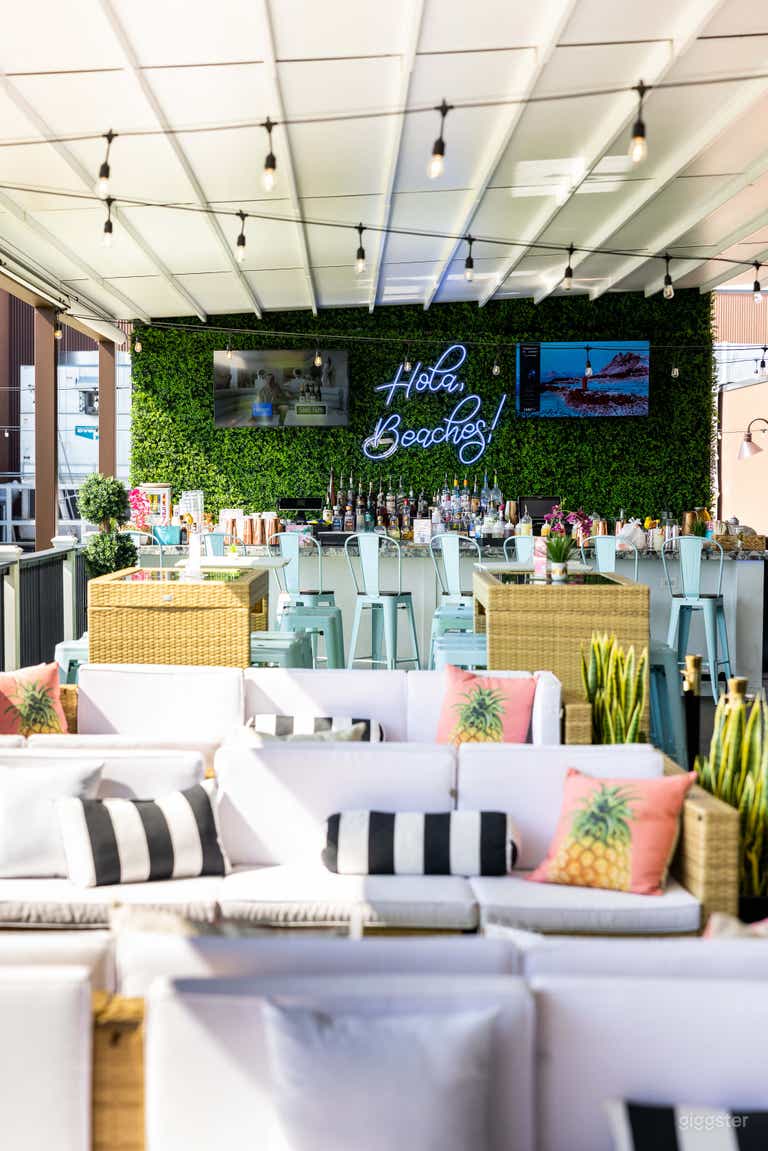  Vibrant and Dynamic Entertainment Venue 