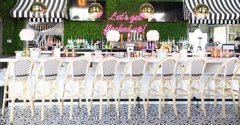  Vibrant and Dynamic Entertainment Venue 