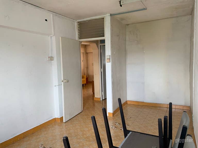  Full, vacant HDB unit with 2bedrooms & 2baths 