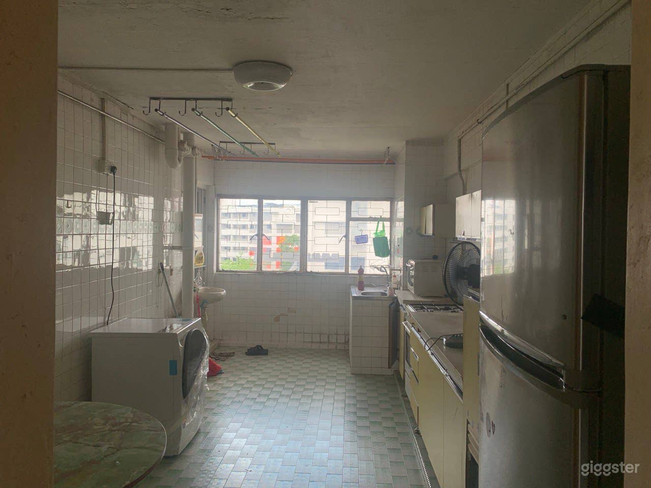 Full, vacant HDB unit with 2bedrooms & 2baths Photo 1