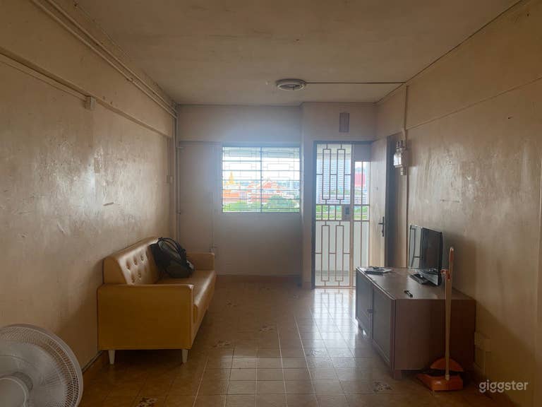  Full, vacant HDB unit with 2bedrooms & 2baths 