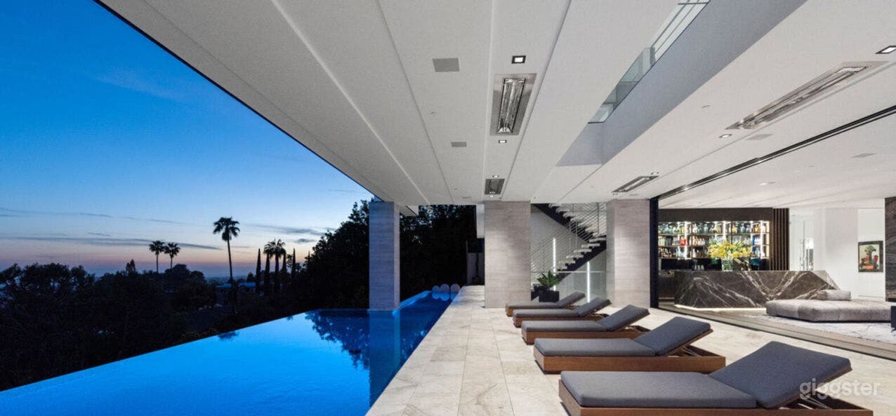  OPULENT BEVERLY HILLS MANSION/POOL Photo 1