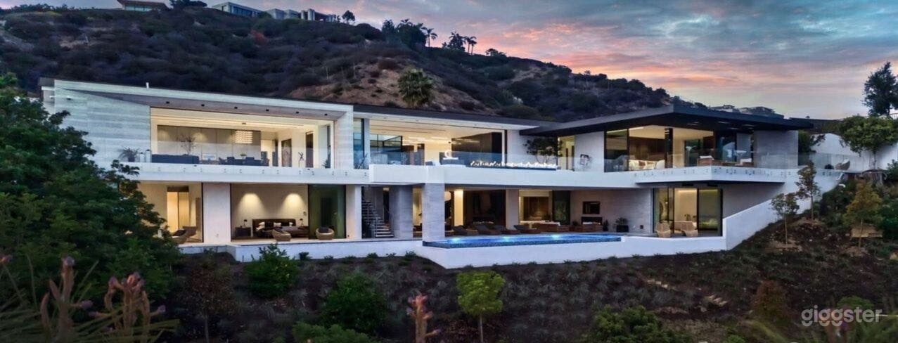  OPULENT BEVERLY HILLS MANSION/POOL Photo 3