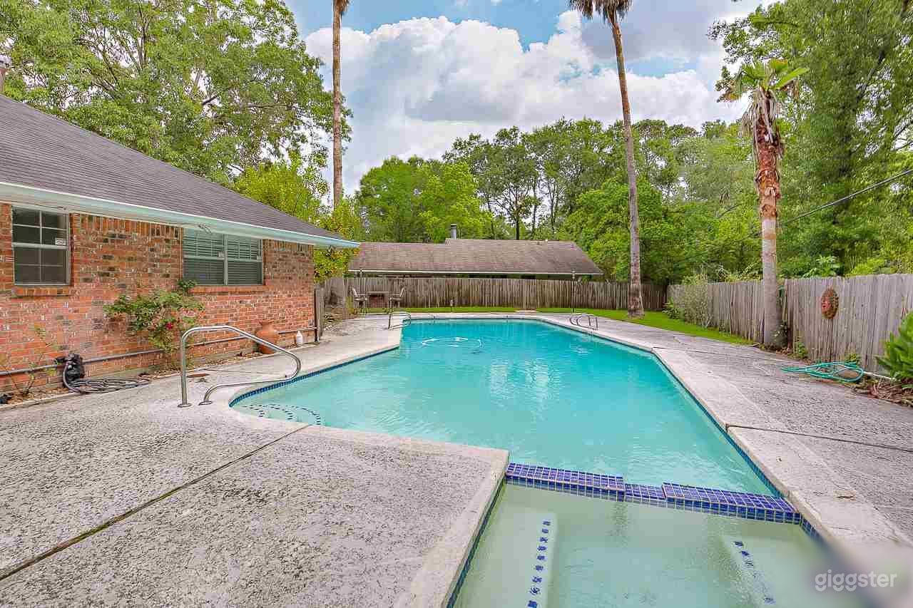 Serene Private Outdoor Pool Retreat for Relaxation Photo 1