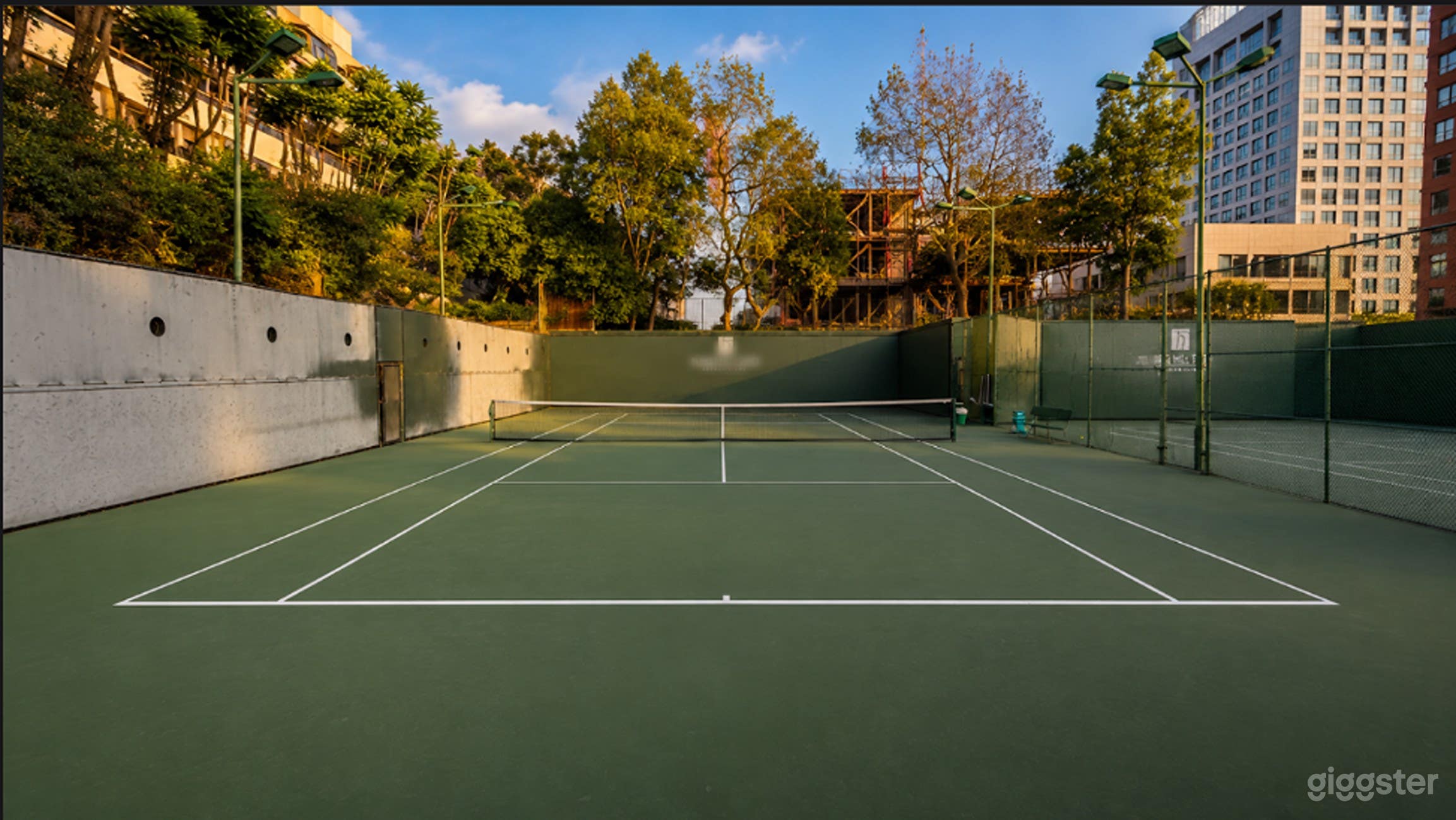 Private Luxury Tennis Court with Cinematic DTLA Skyline Photo 4