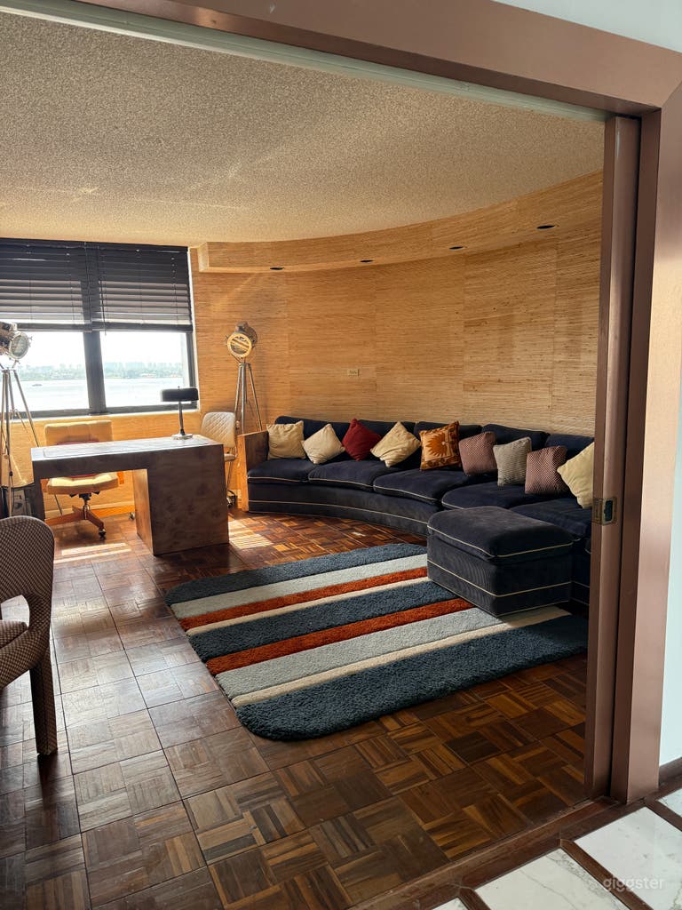  Authentic 1975 Waterfront Time Capsule with Original Rotunda 
