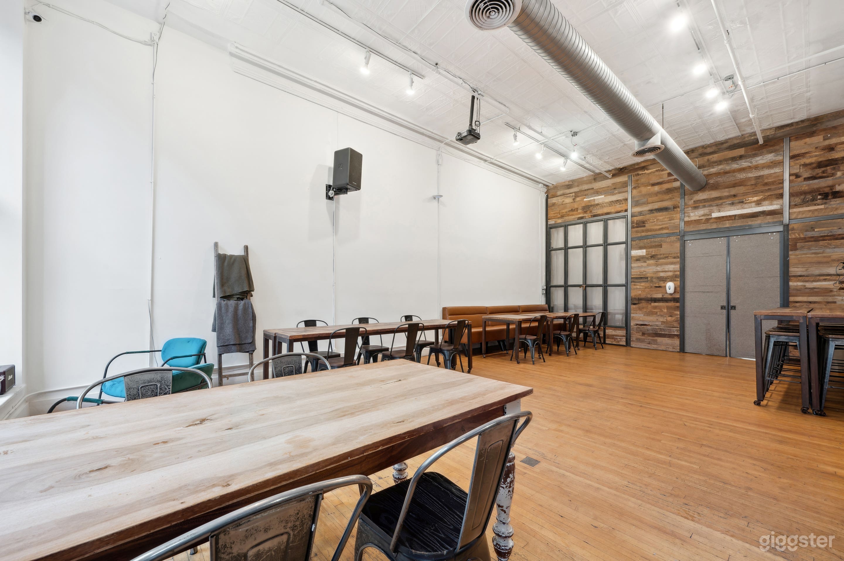 Designer SoHo Loft Space Photo 3