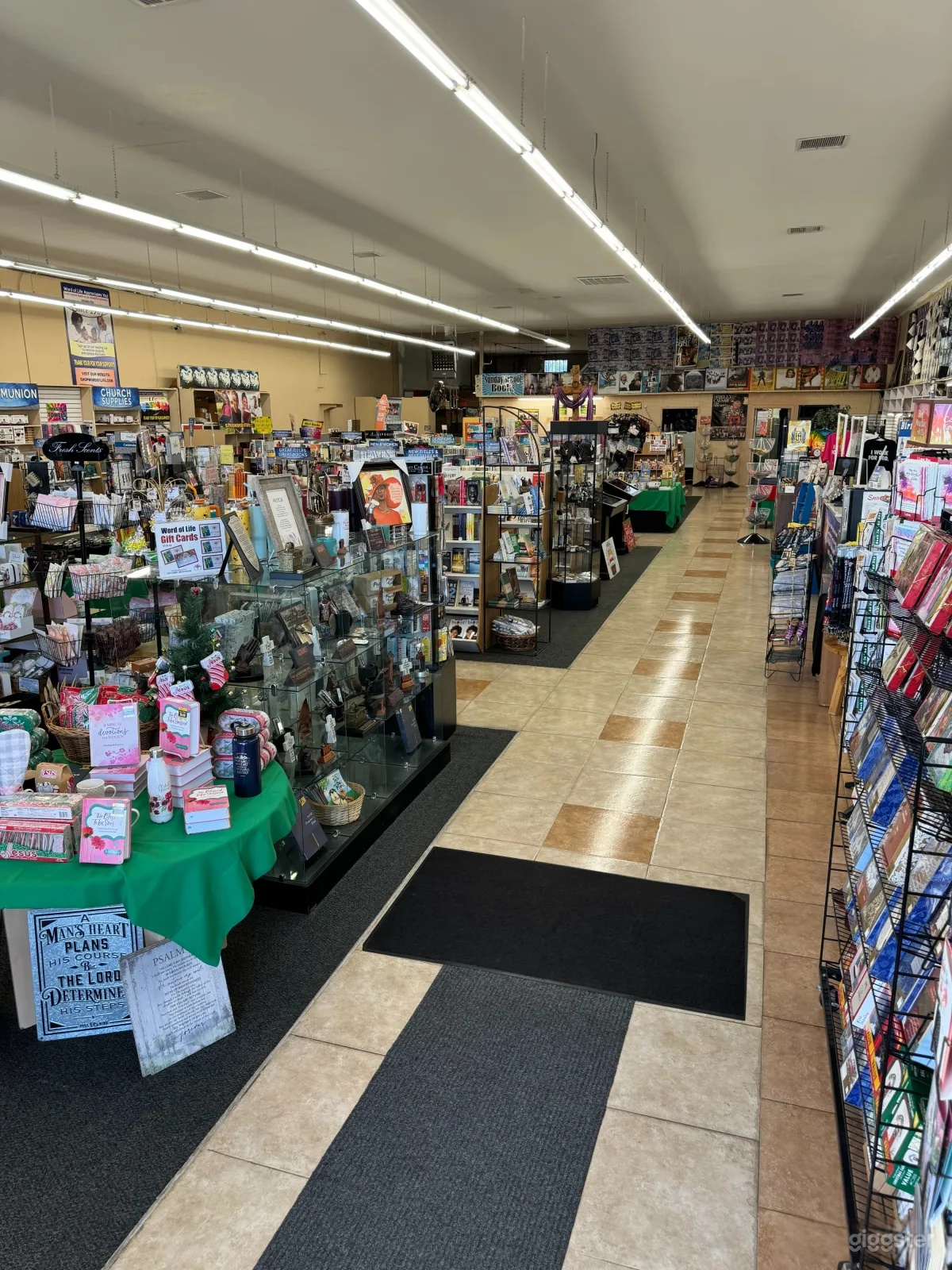 Authentic Neighborhood Bookstore with Flexible Filming Space Photo 4
