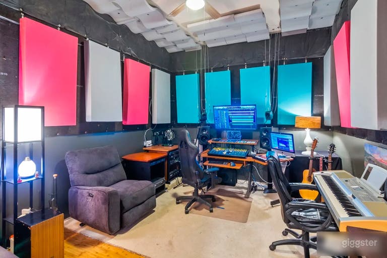 Cozy Recording studio with isolated vocal room 