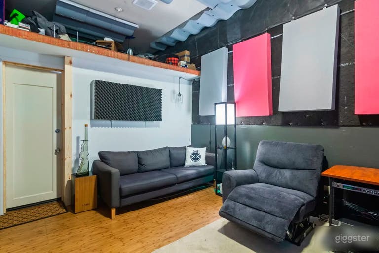  Cozy Recording studio with isolated vocal room 