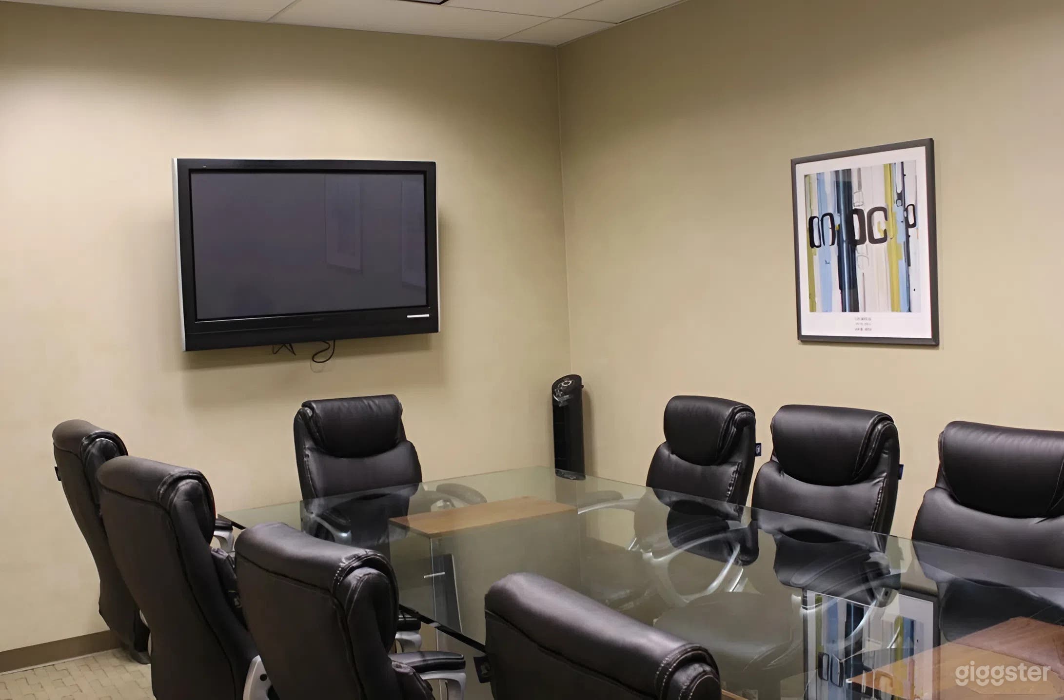 Large Conference Room for 12 in Downtown Ontario Photo 1