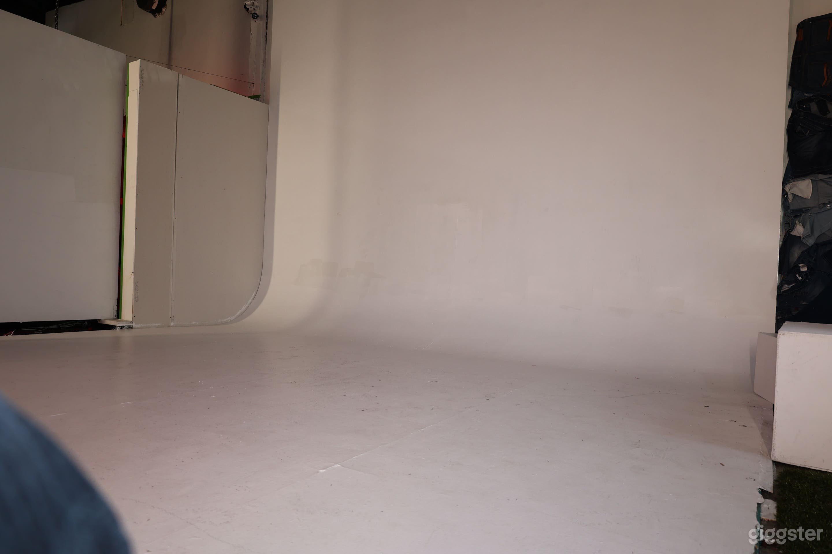 Cyc Wall Cyclorama  Photo 2