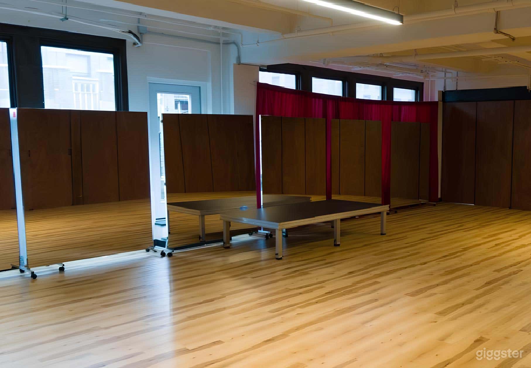 Versatile Large Studio Room A Photo 3