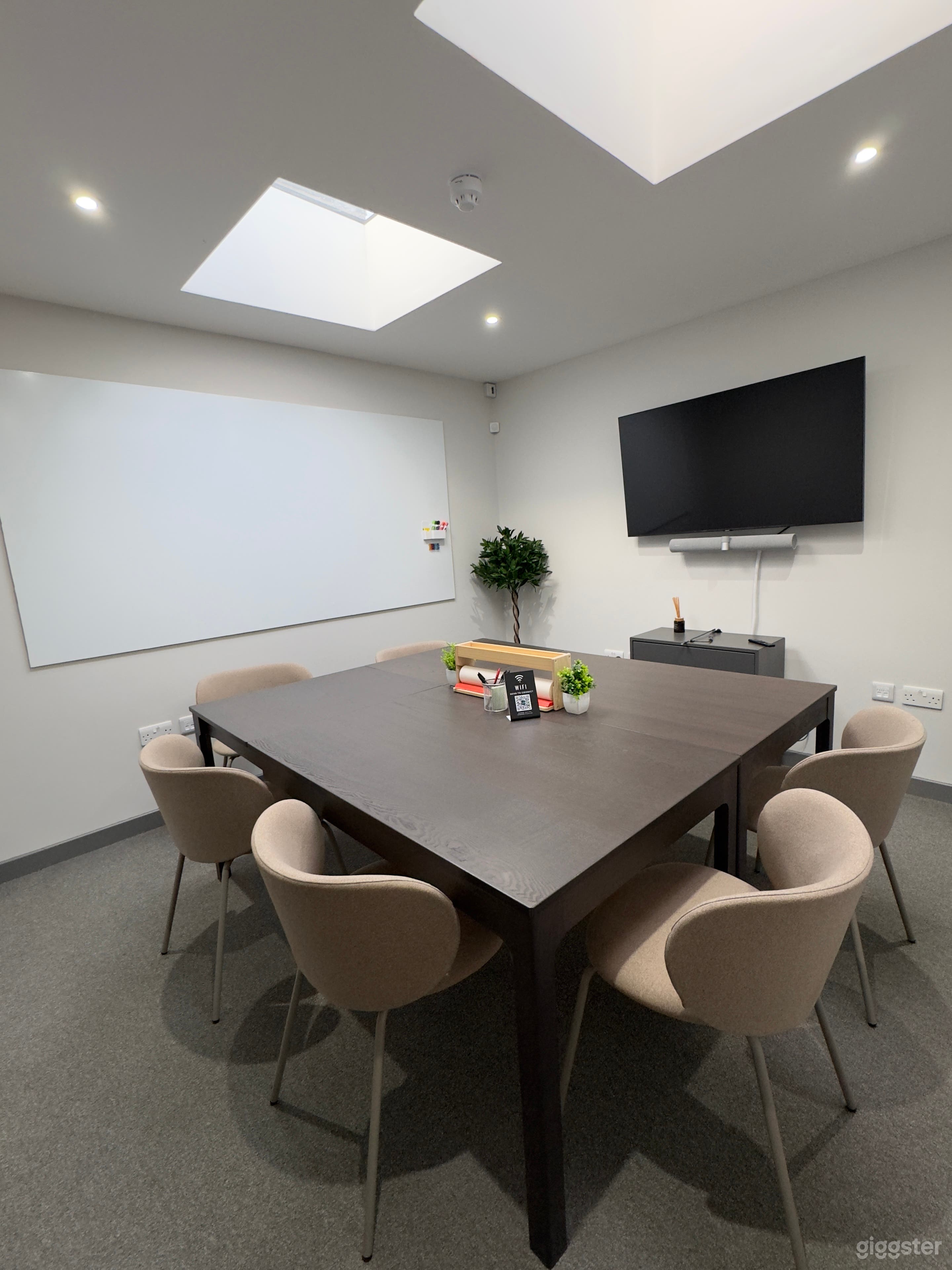 Meeting Room F8 Photo 3