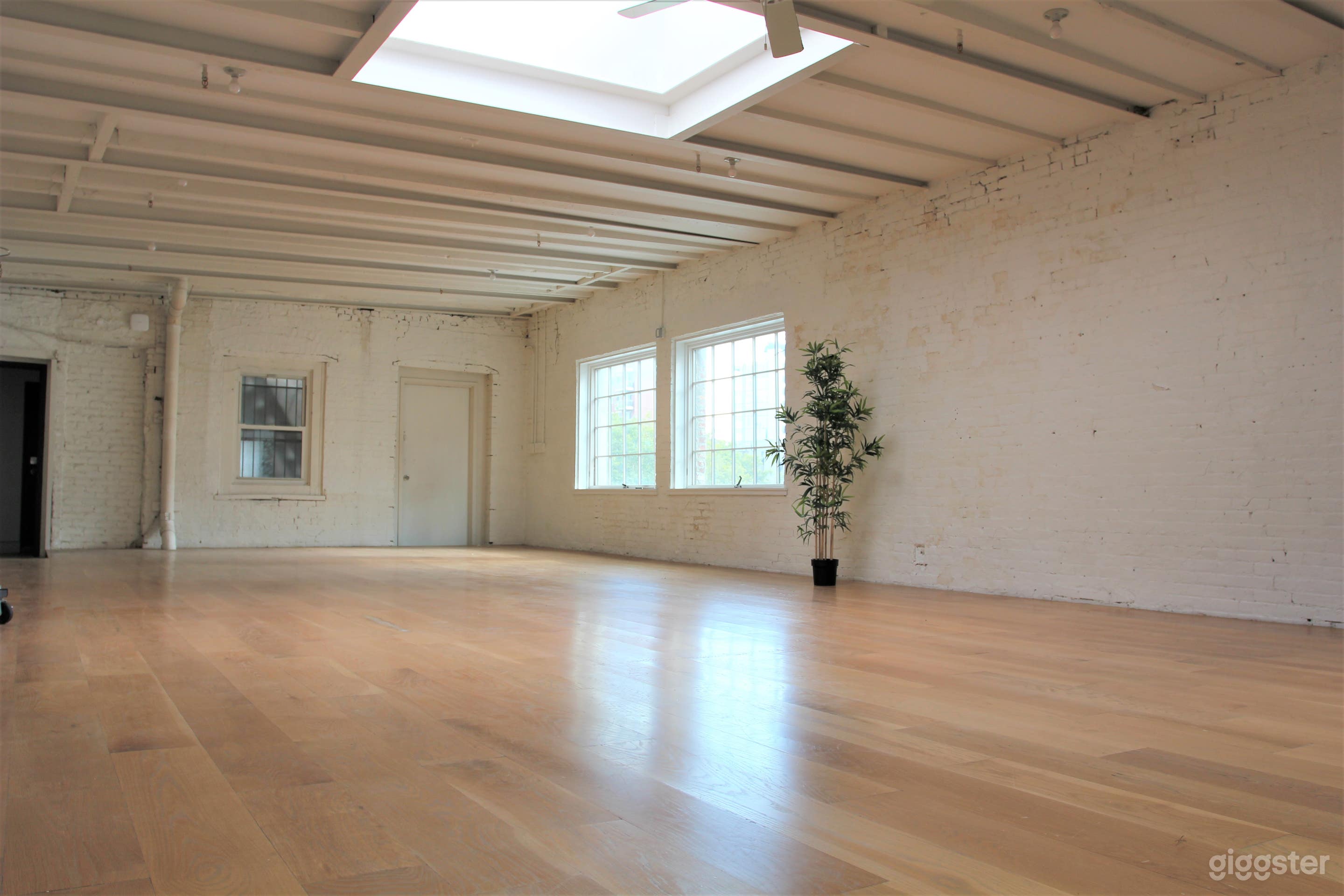 Charming White Brick Studio with Skylight in LES Photo 4