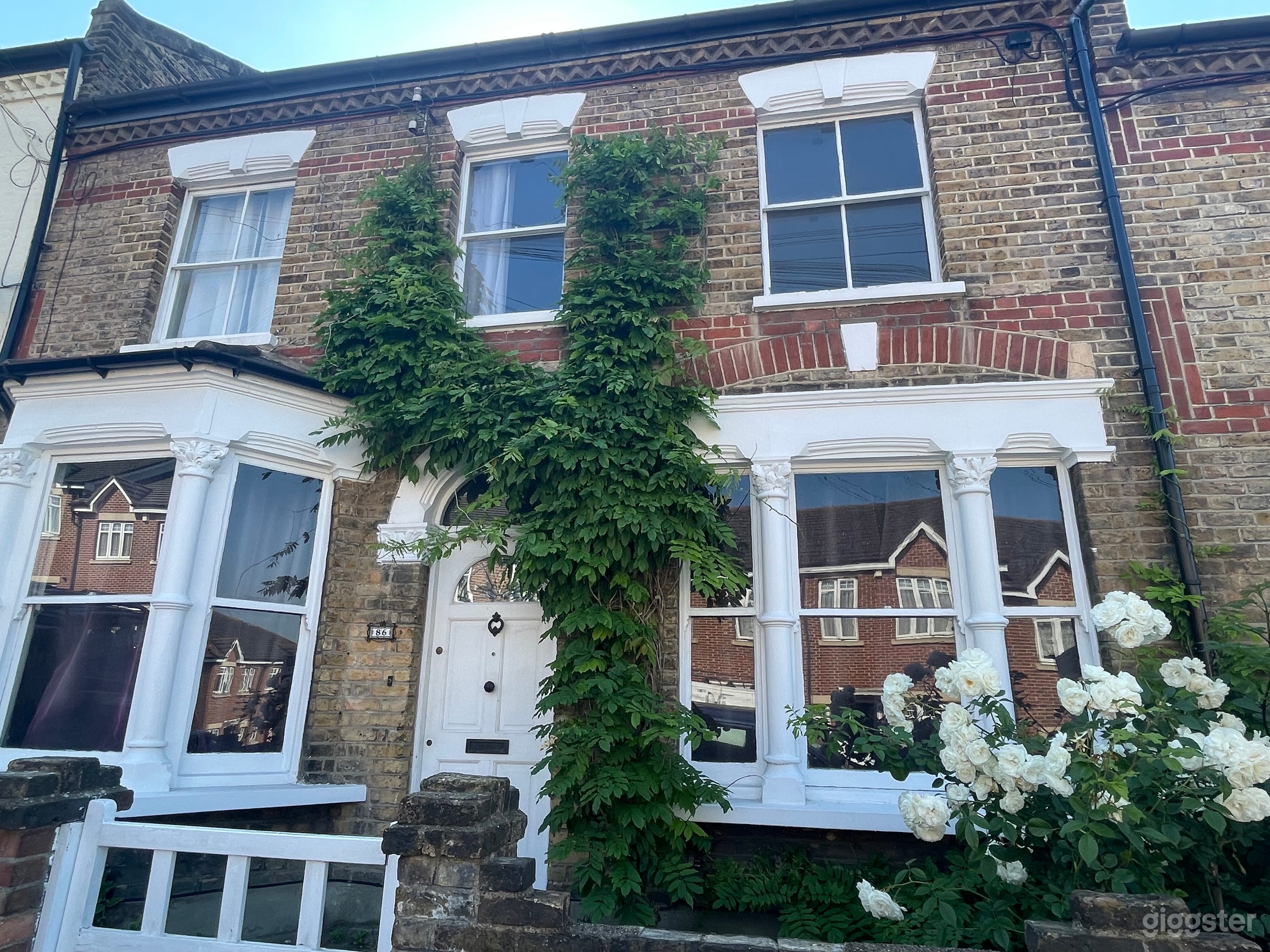 Traditional English Victorian house in London Photo 2