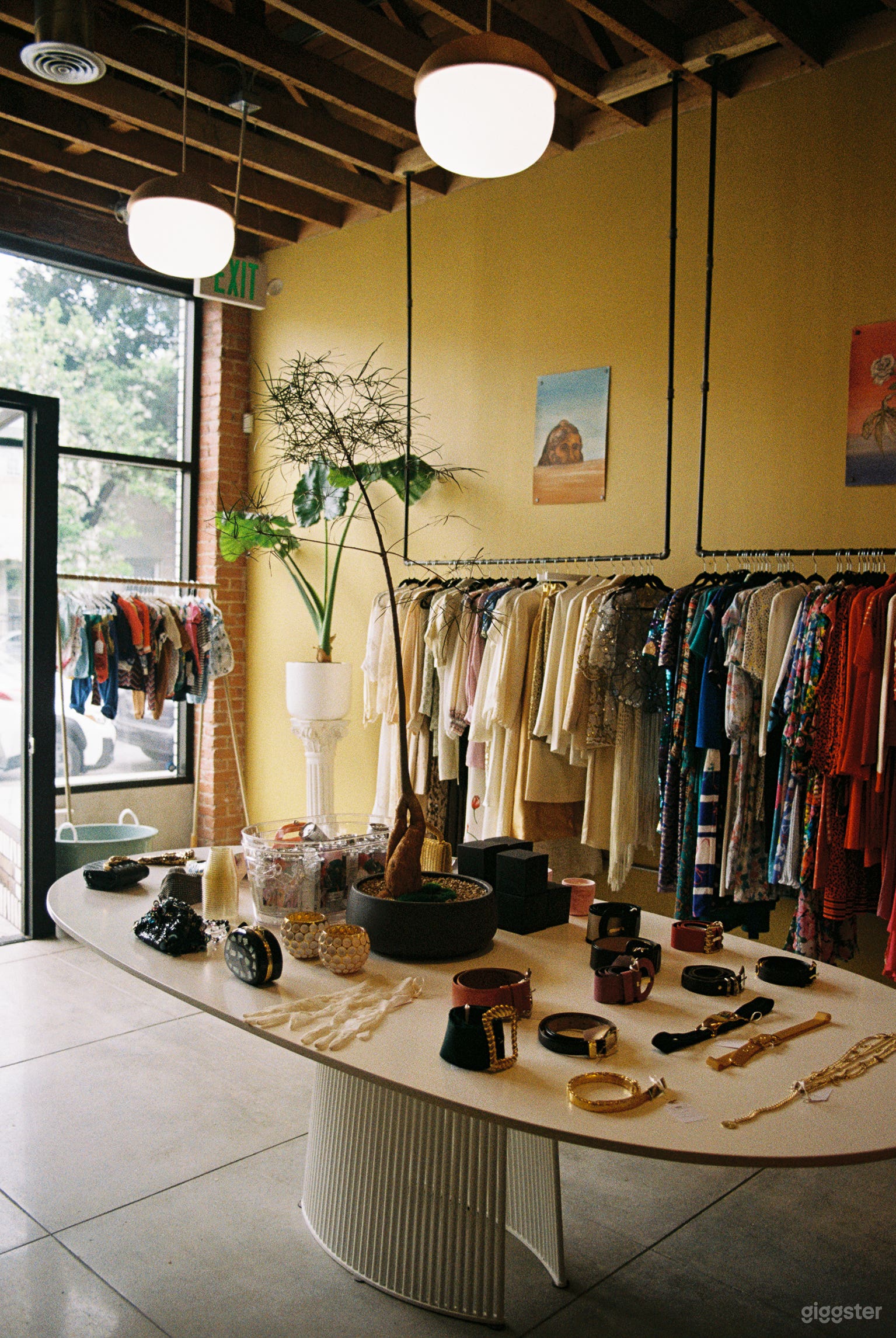 Quaint & Inviting Vintage Store in Virgil Village Photo 2