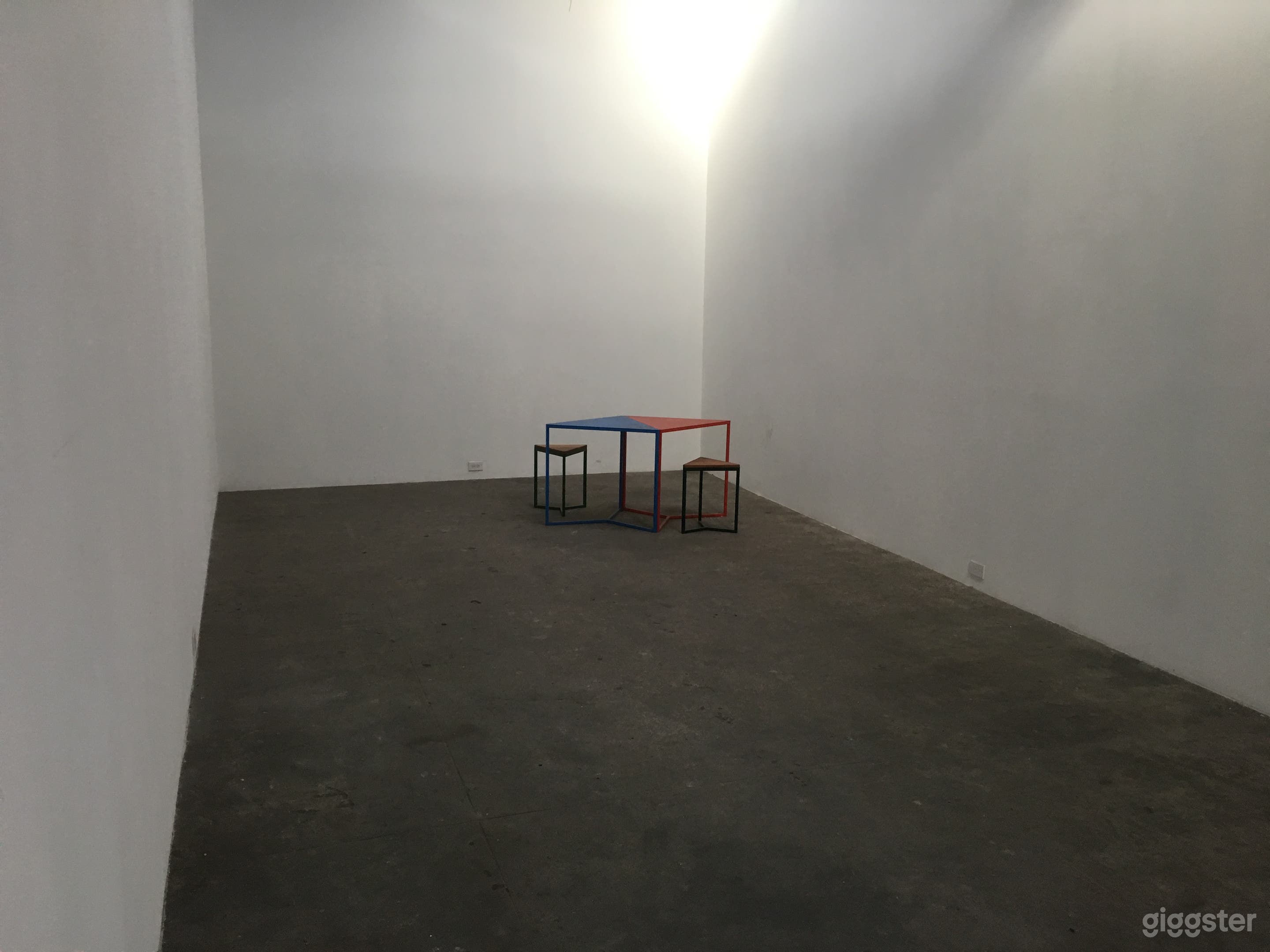 Raw Warehouse space and white cube gallery   Photo 1