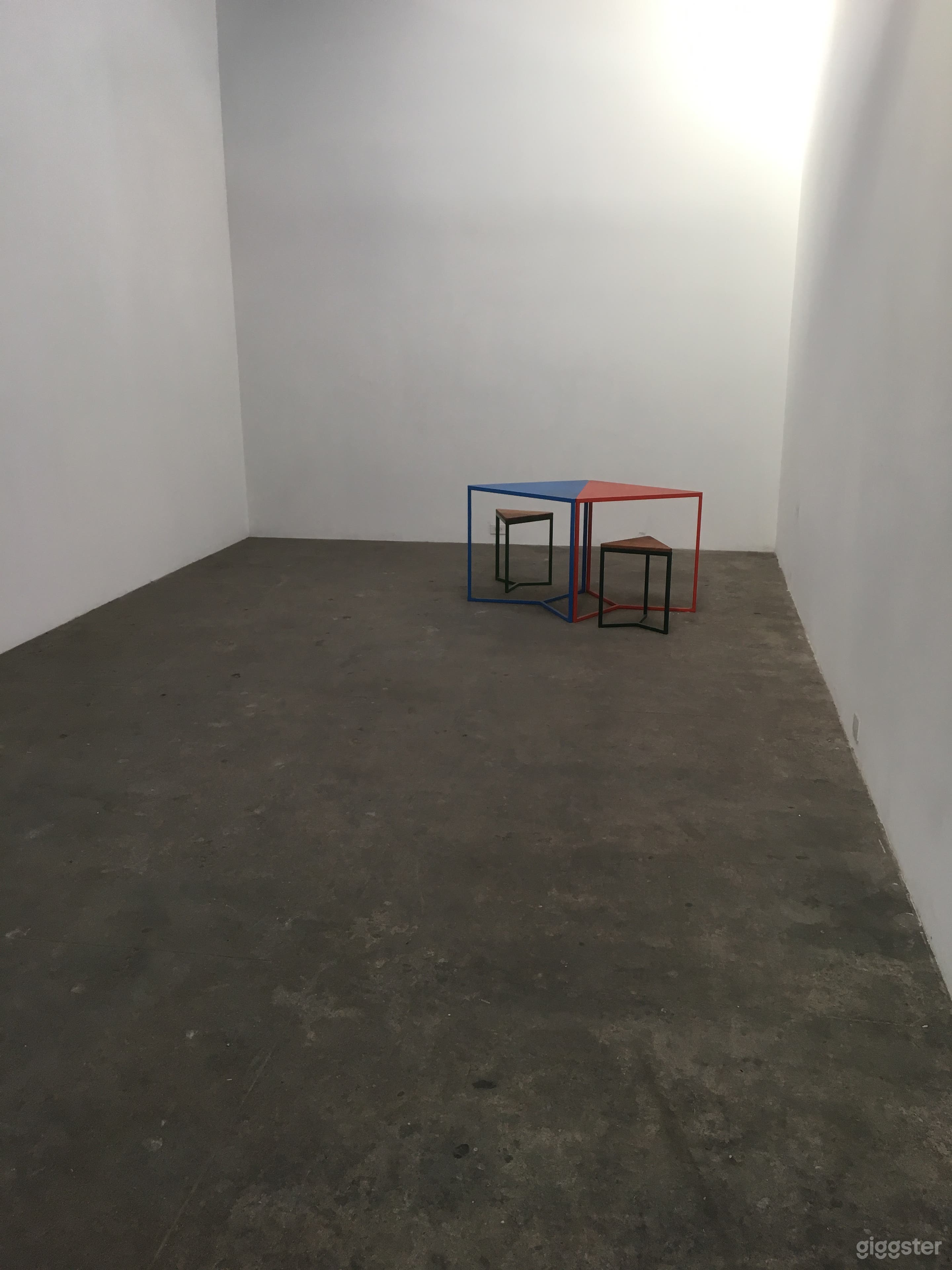 Raw Warehouse space and white cube gallery   Photo 2