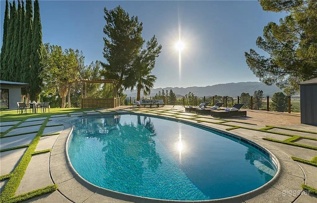 Valley Dreamhouse Photo 2