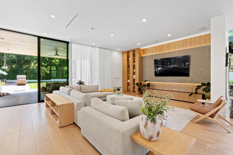  Production-Ready Modern Farmhouse with Indoor &Out 